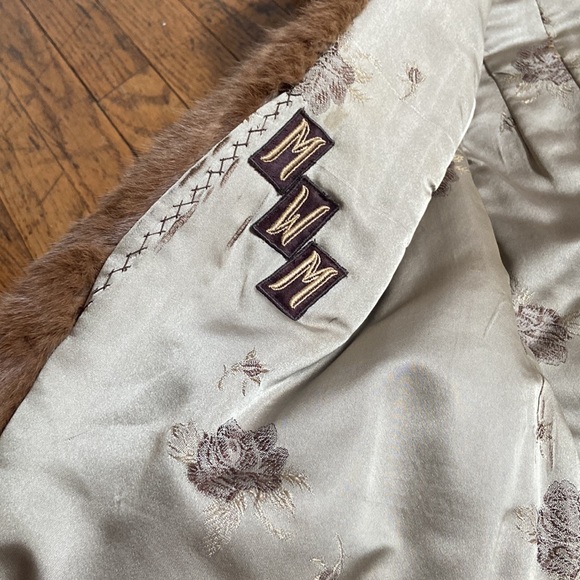 Fur Salon - Eatons of Canada mid length jacket - Picture 5 of 10